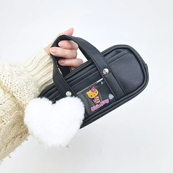 手に持ったスクバ風ペンケース