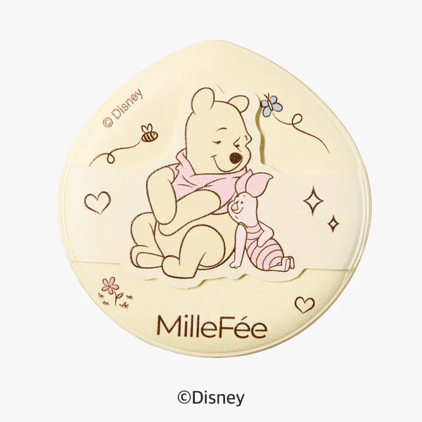 くまのプーさんとピグレットが描かれた、黄色い円形のコンパクトケース