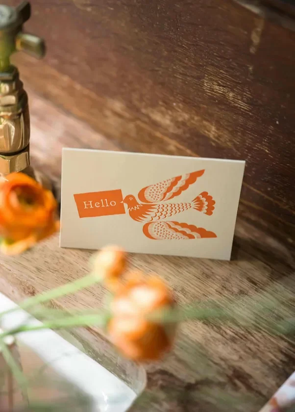 Helloカードと鳥のイラスト