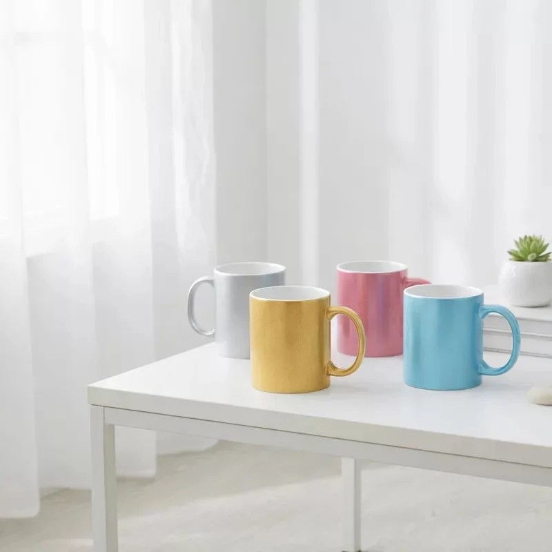 光沢のあるマグカップ