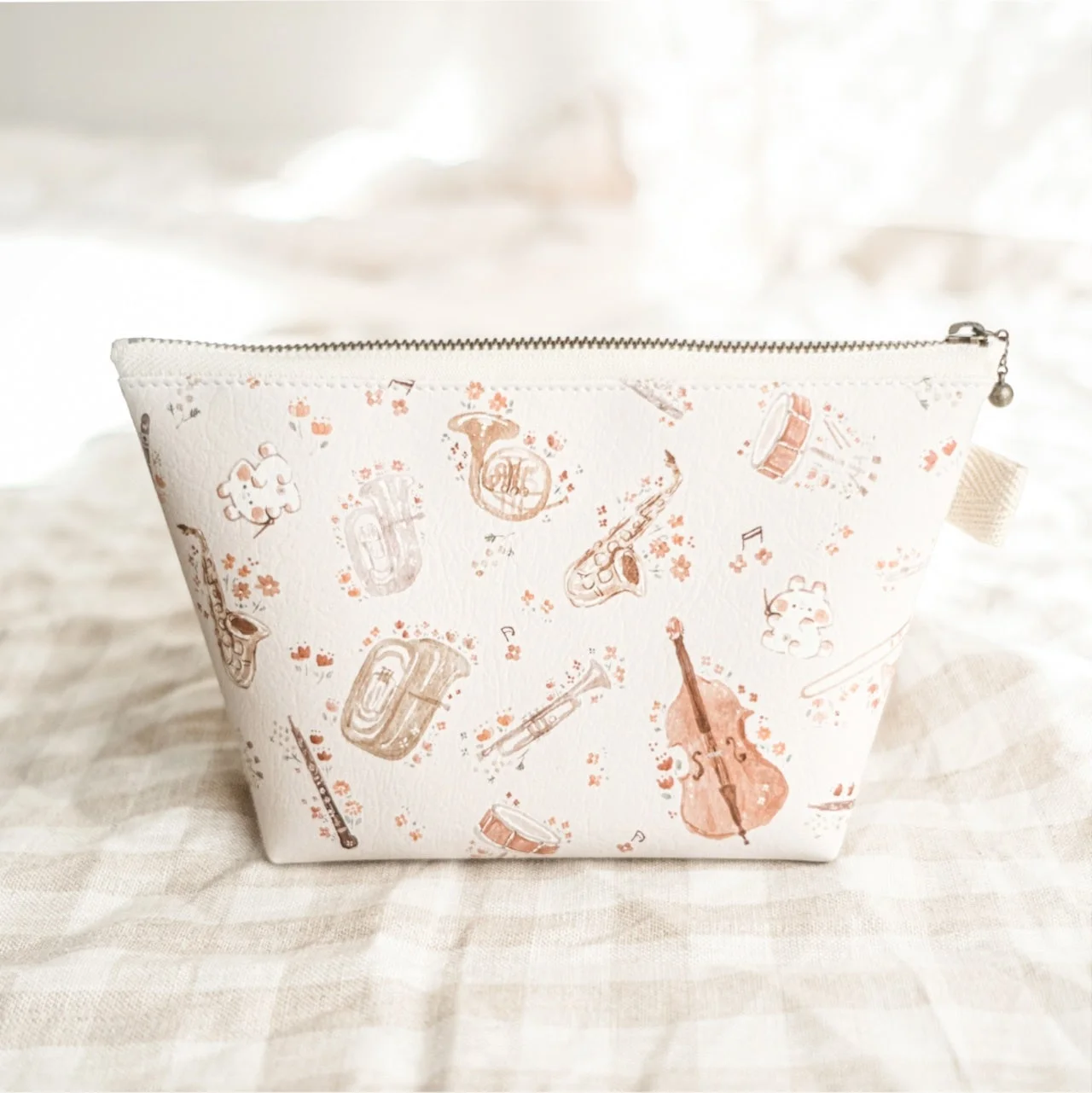 楽器と花柄のポーチ