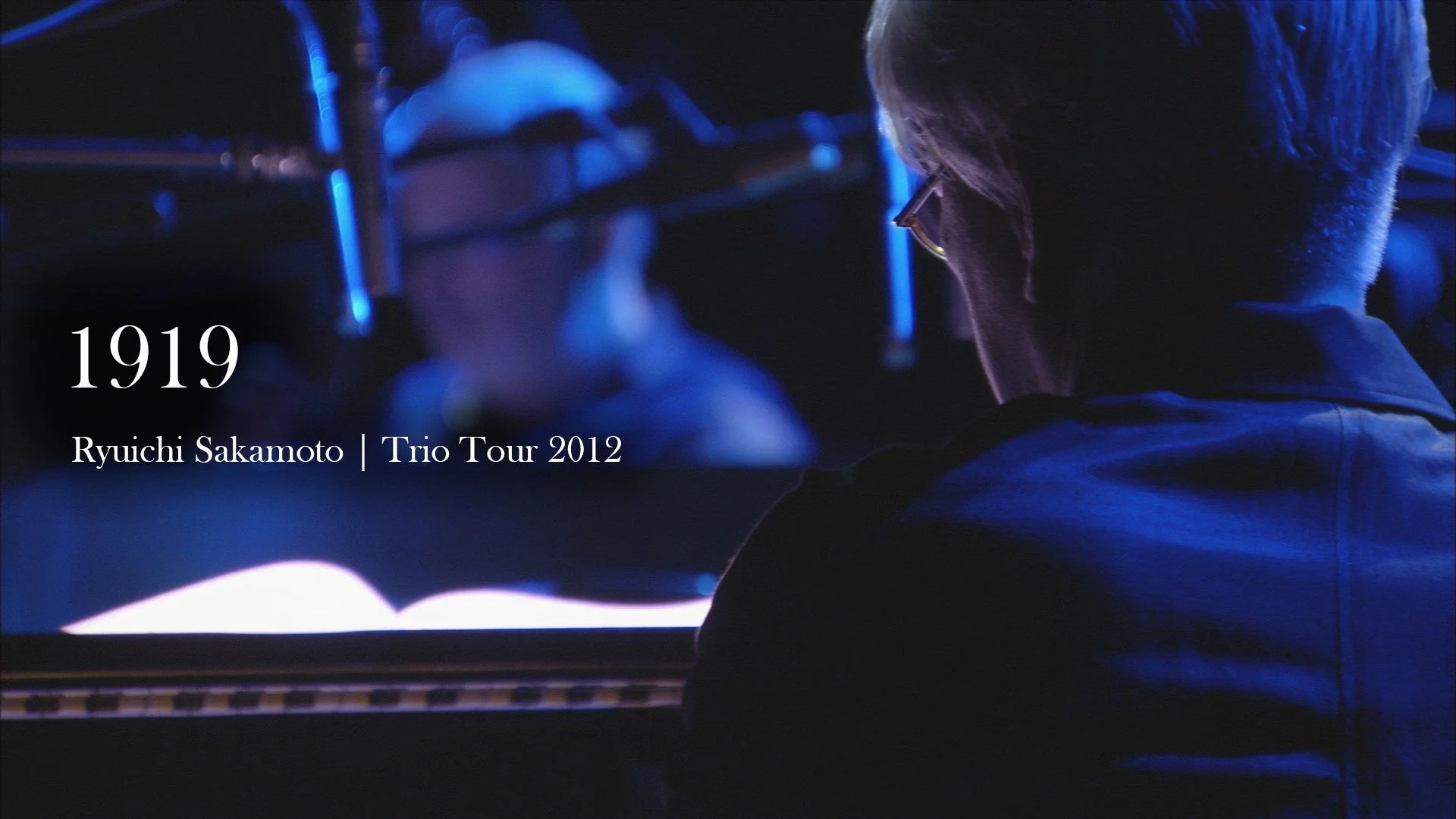 坂本龍一のピアノ演奏、1919テキストあり
