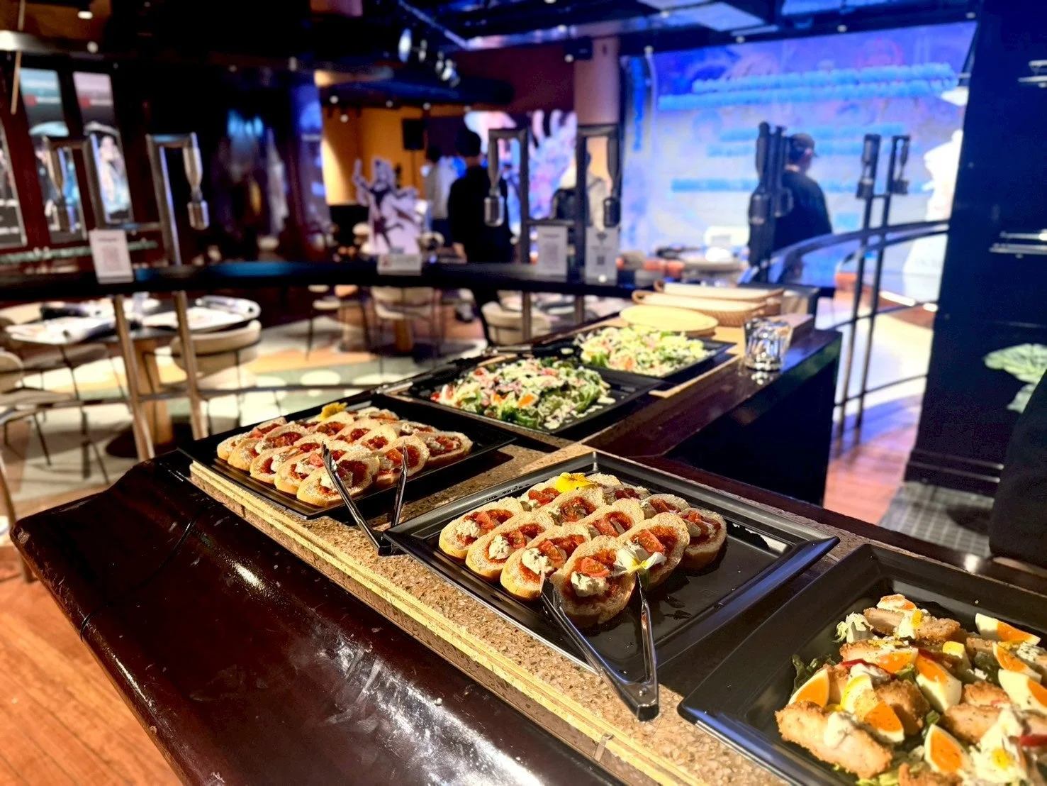 ビュッフェ形式の料理