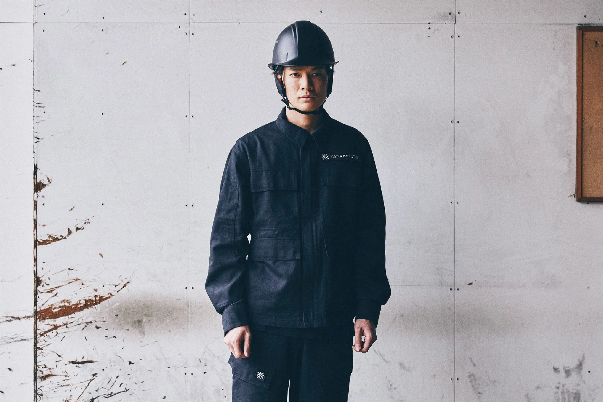 男性,作業服,ヘルメット,ワークウェア,ユニフォーム,工事現場,建築,屋内,ファッション,YANAGIMOTO