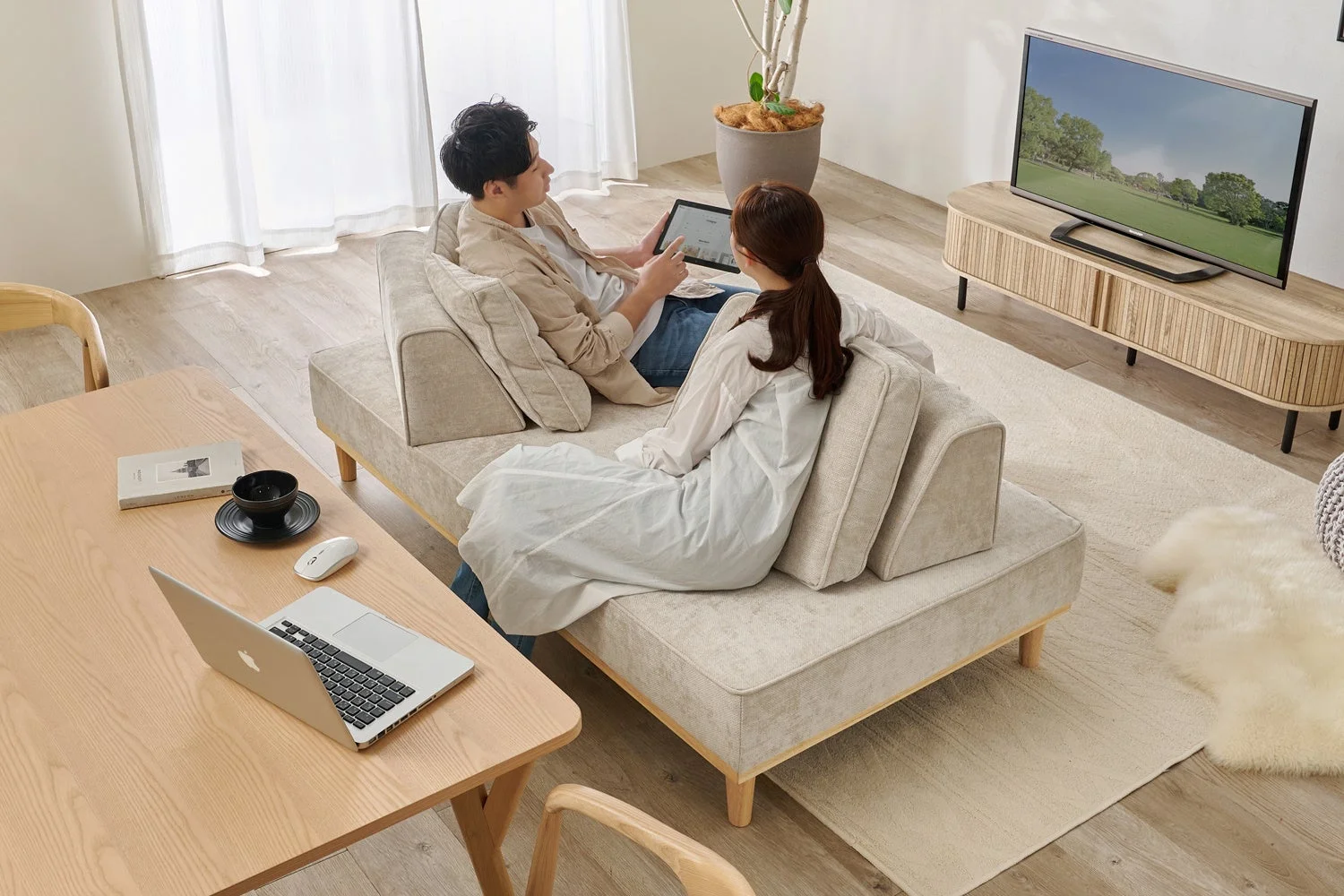 自由なスタイルでくつろげるアイランドソファ