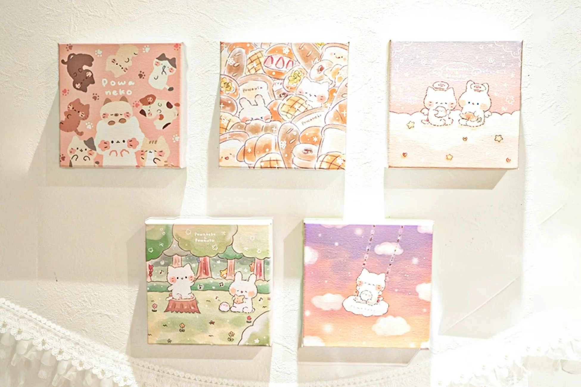 かわいい猫とうさぎのイラストが描かれたミニキャンバス