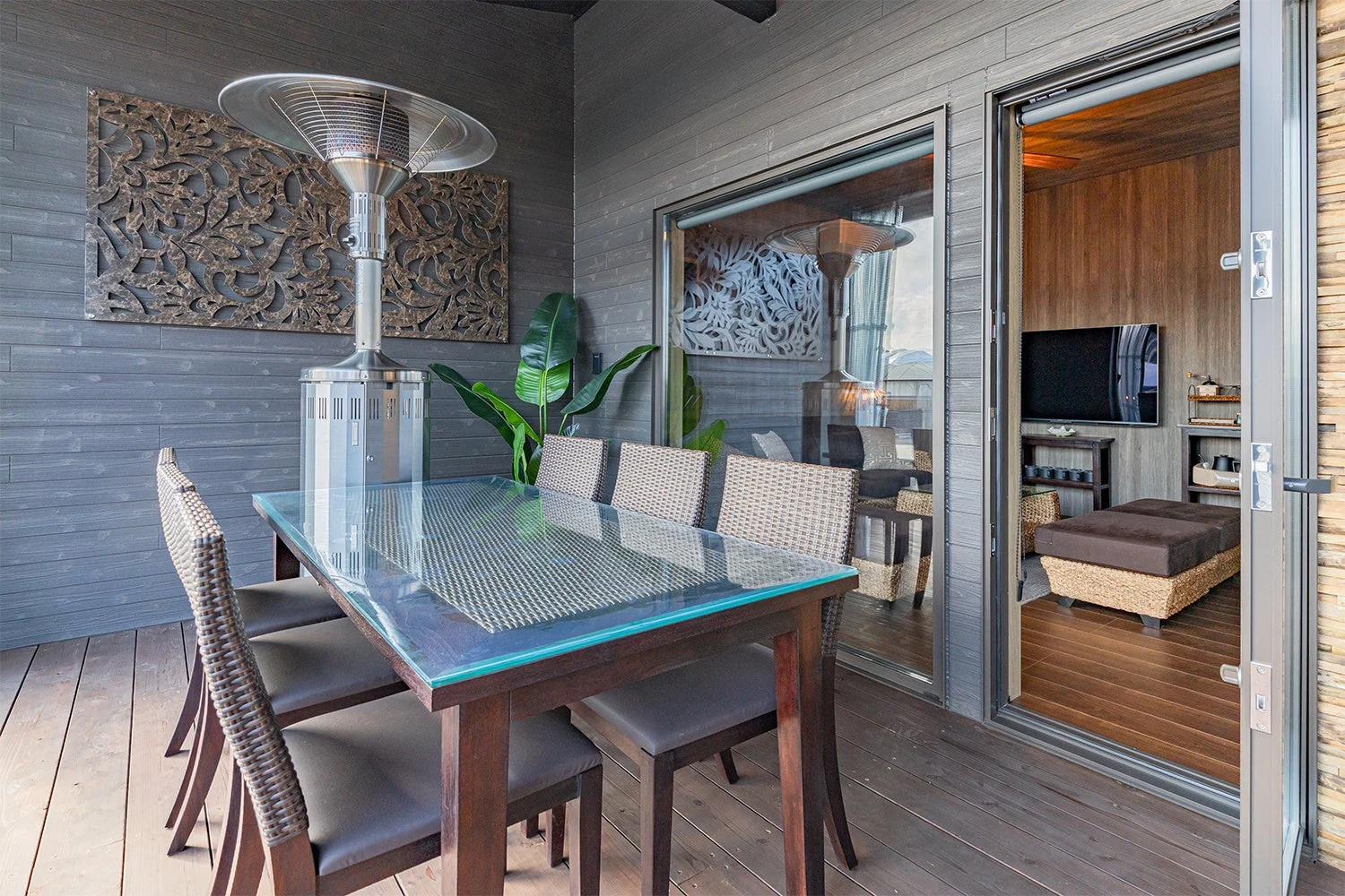 モダンな屋外テラス