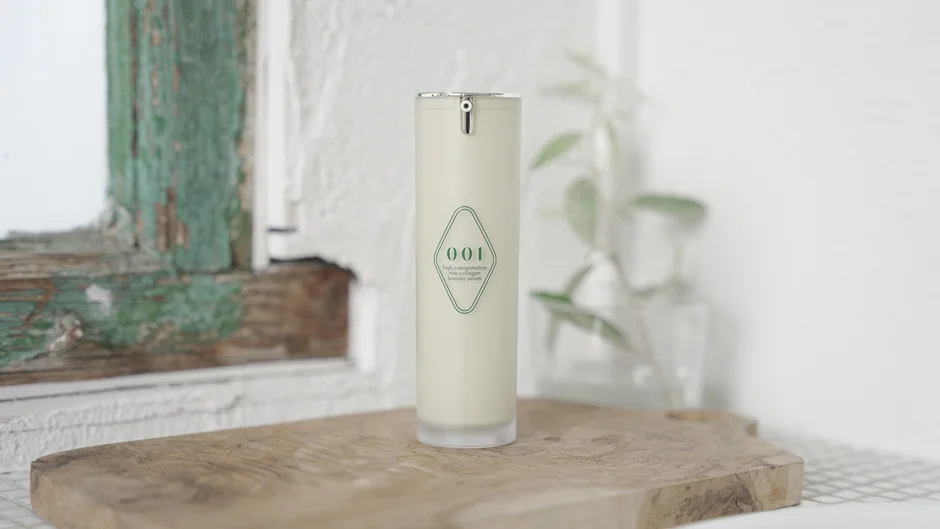 化粧品、スキンケア、美容液、ボトル、木材、ナチュラル、インテリア、白壁、植物、レトロ、プロダクト写真、商品、美容