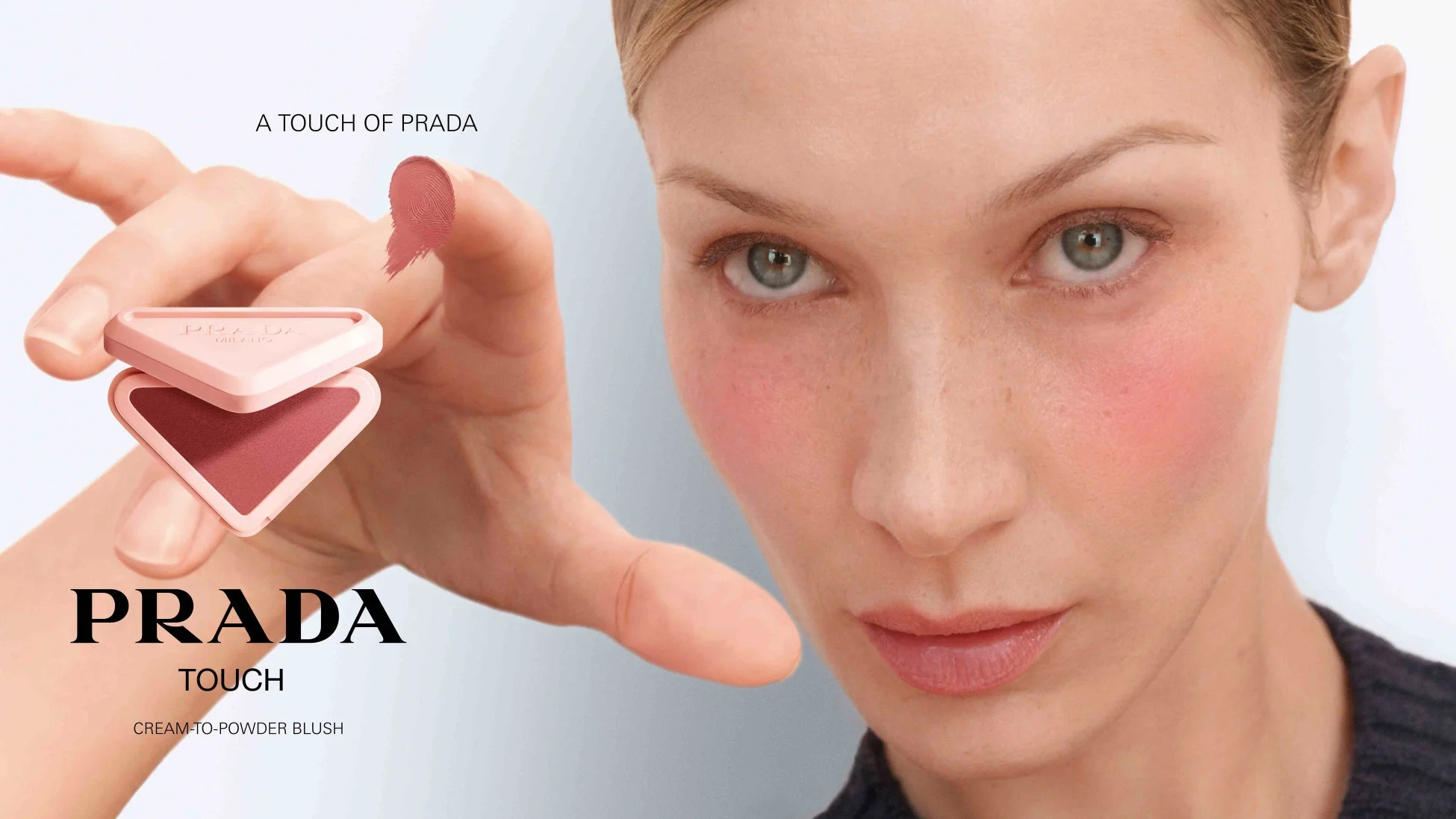 プラダ タッチの広告に登場するベラ・ハディッド