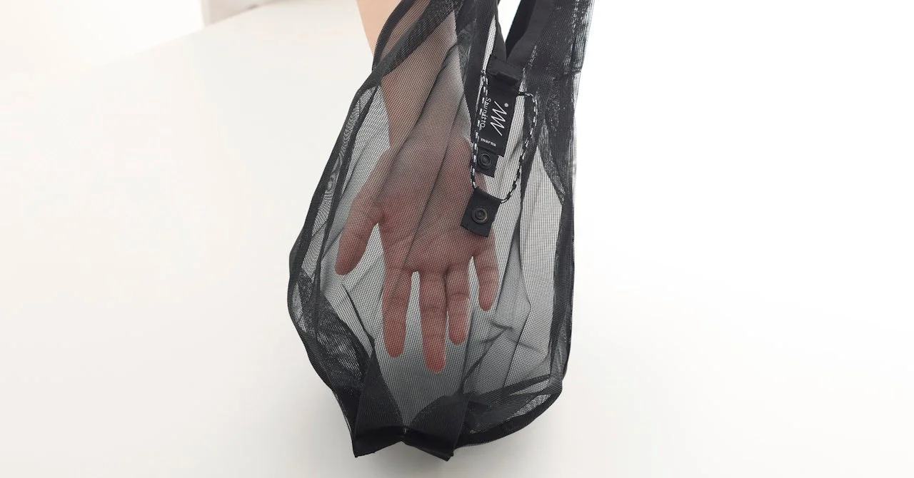 黒いメッシュバッグ