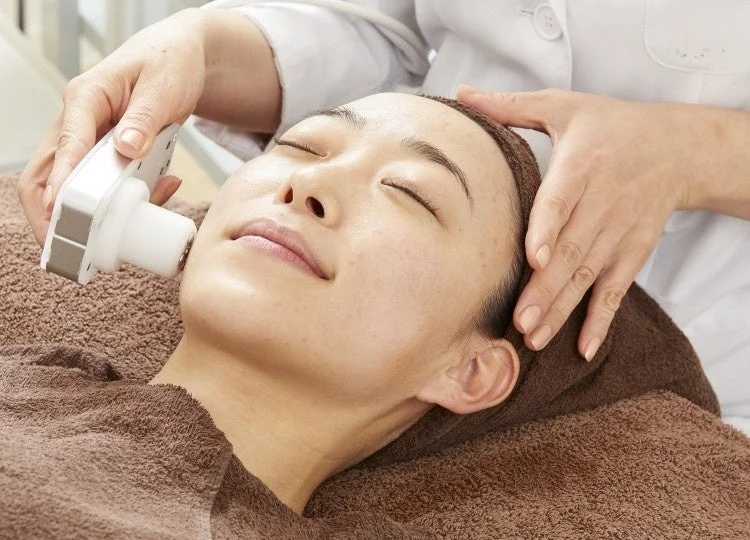 エステサロンでの施術風景