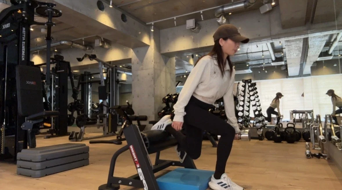 ジムでトレーニングする水池愛香氏