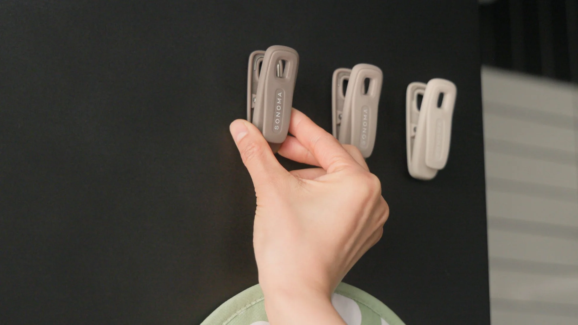 マグネットでくっつくカッター付きクリップ