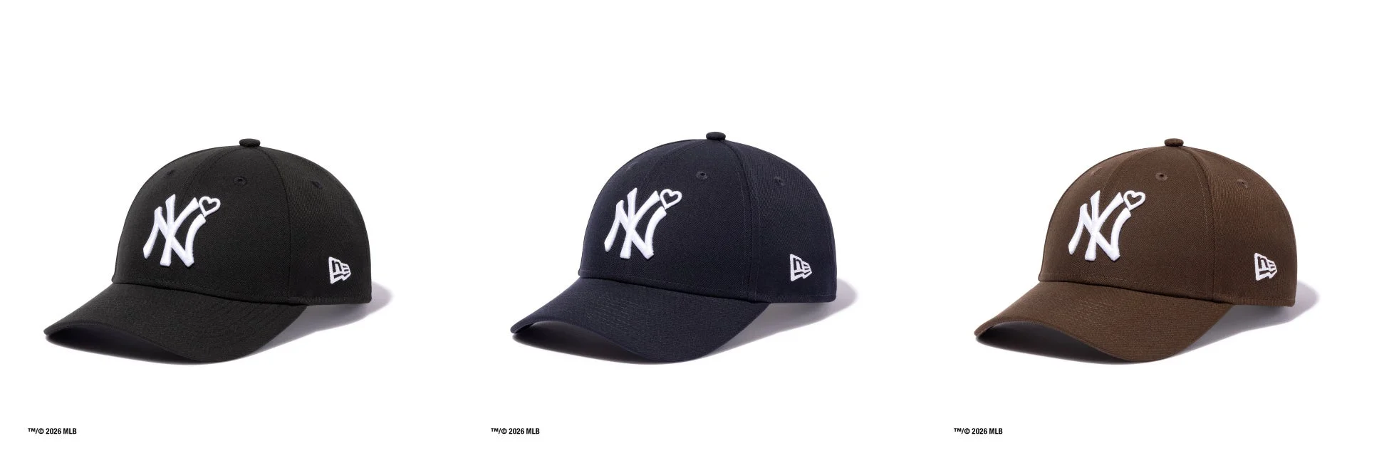 ニューヨーク・ヤンキースの「NY」ロゴにハートマークが施されたベースボールキャップ