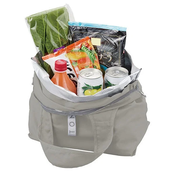 食料品が詰められた保冷バッグ