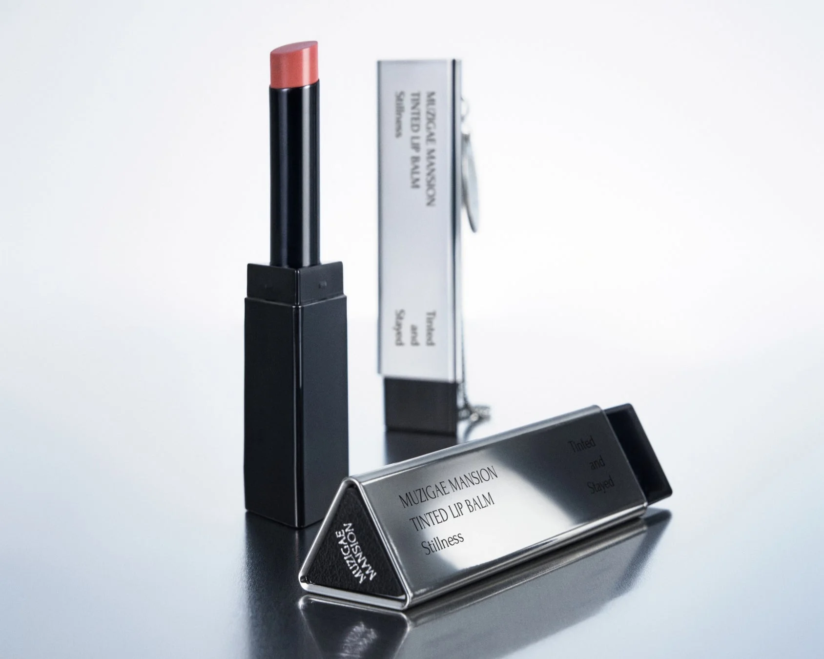 ティンティッドリップバーム詳細