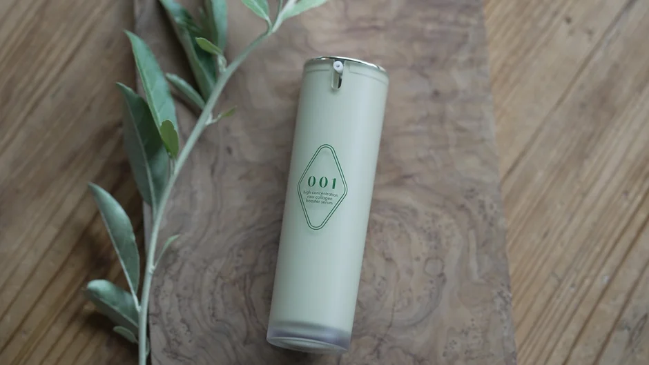 美容液、スキンケア、コラーゲン、化粧品、ボトル、木目、植物、ナチュラル、美容