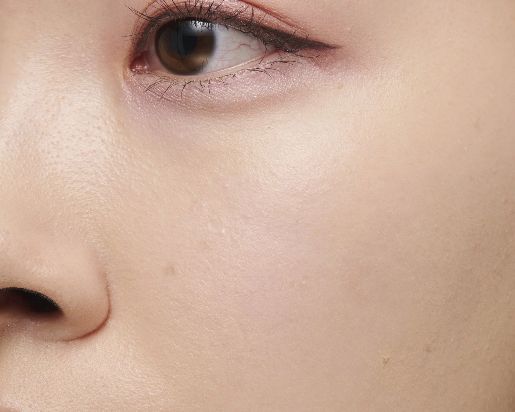 目元と鼻のクローズアップ画像