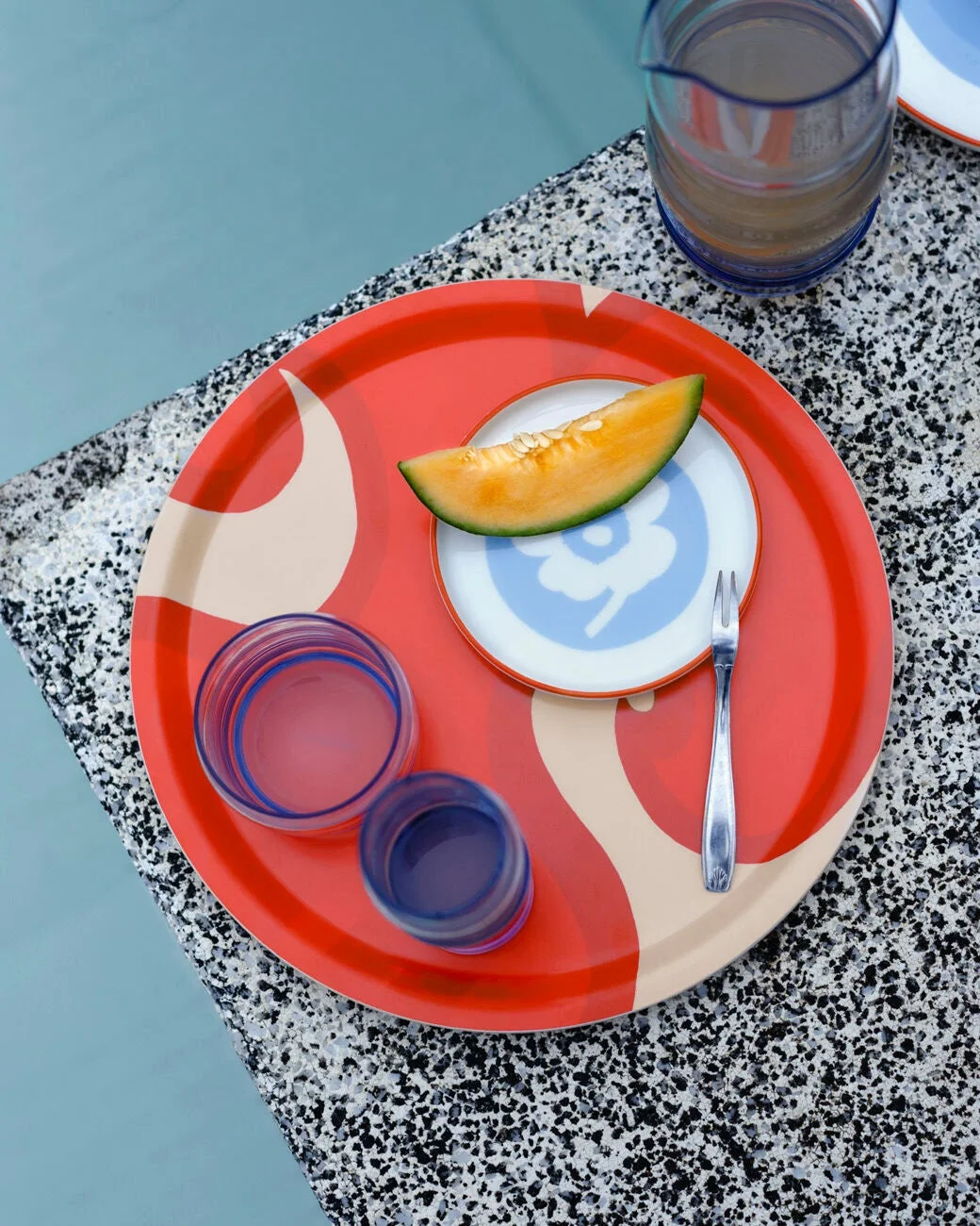 メロンとカラフルな食器