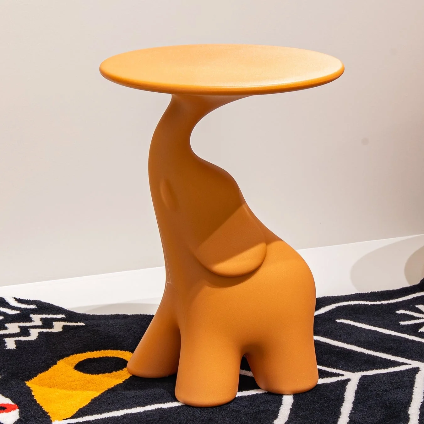 象の形をしたサイドテーブル