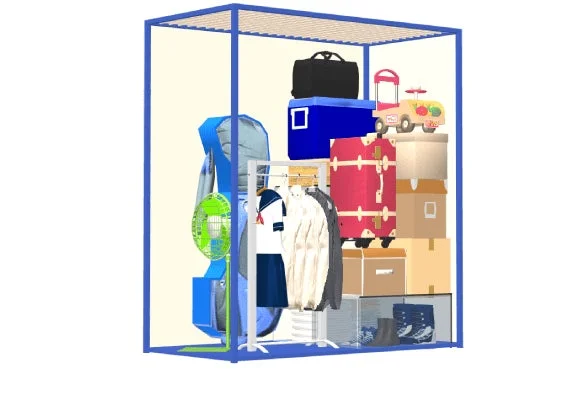 衣類、スーツケース、段ボール箱など様々な私物がきれいに収められた収納スペース