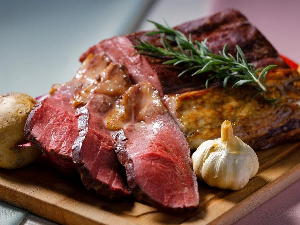 切り分けられたローストビーフ