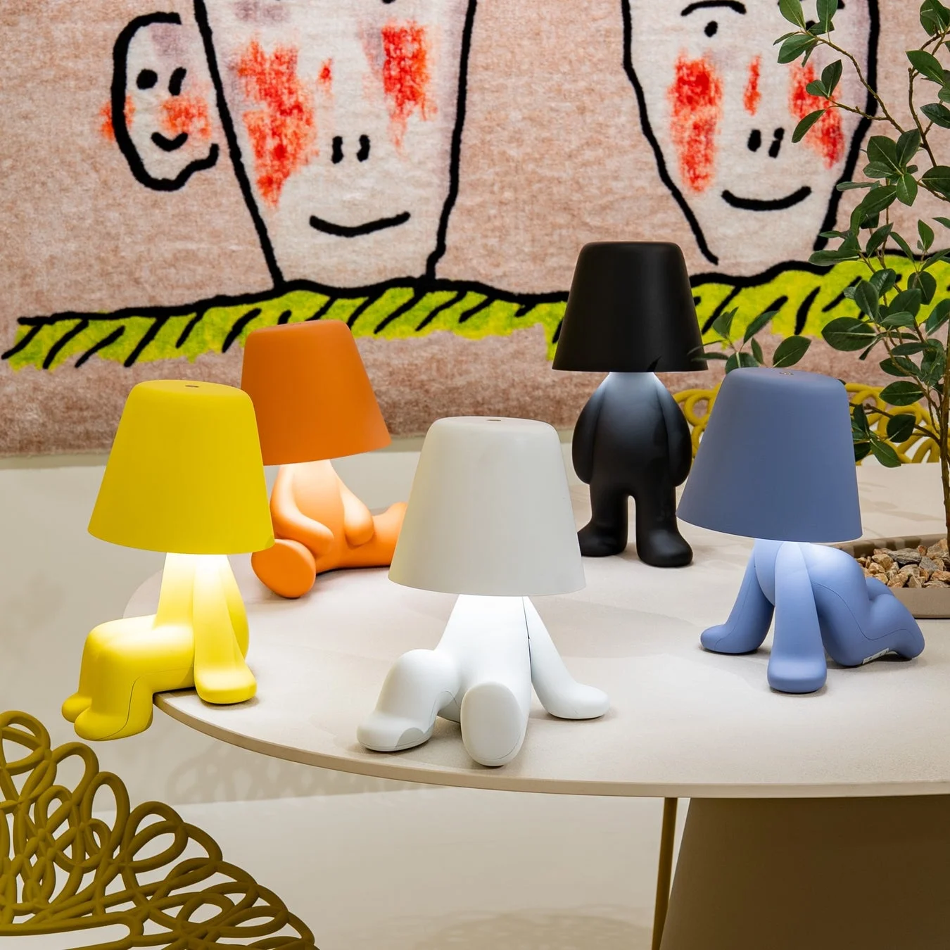 人型デザインの小型ランプ