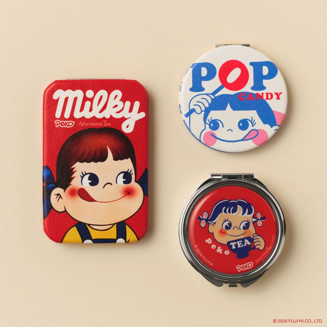 コンパクトミラーと小物入れ