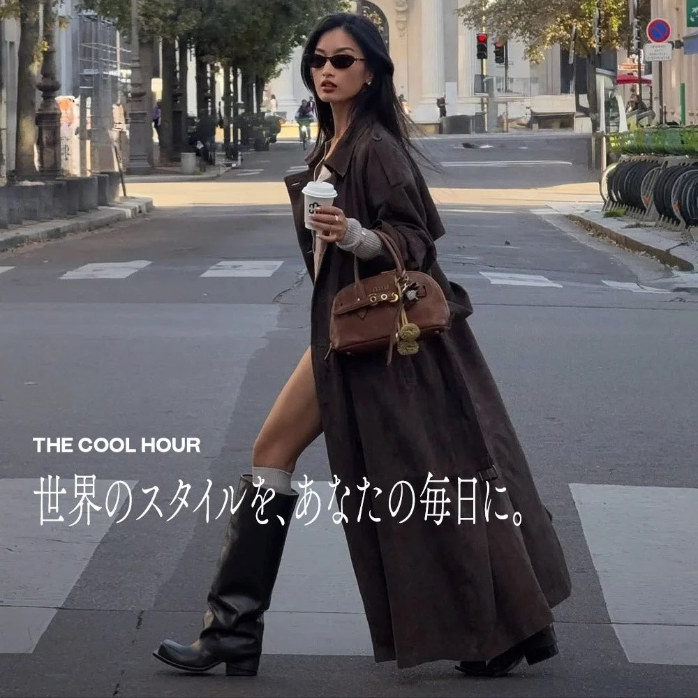 都会のストリートを歩く女性