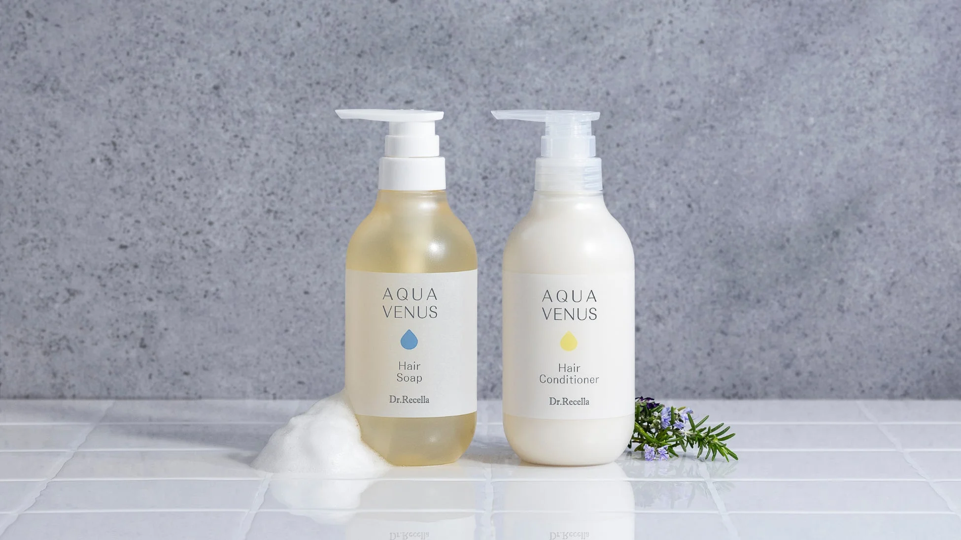 ヘアソープとヘアコンディショナーのボトル