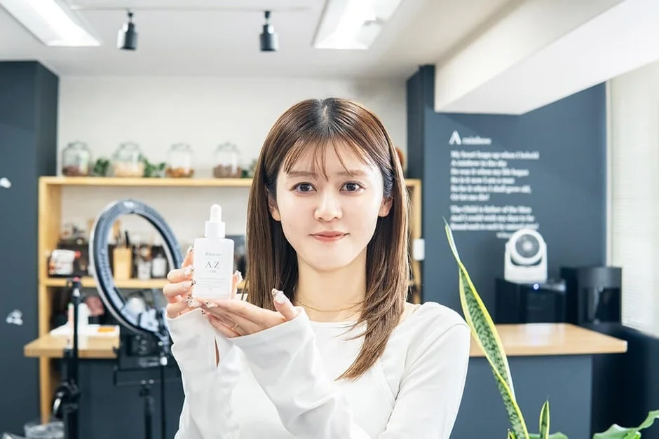 女性と美容液