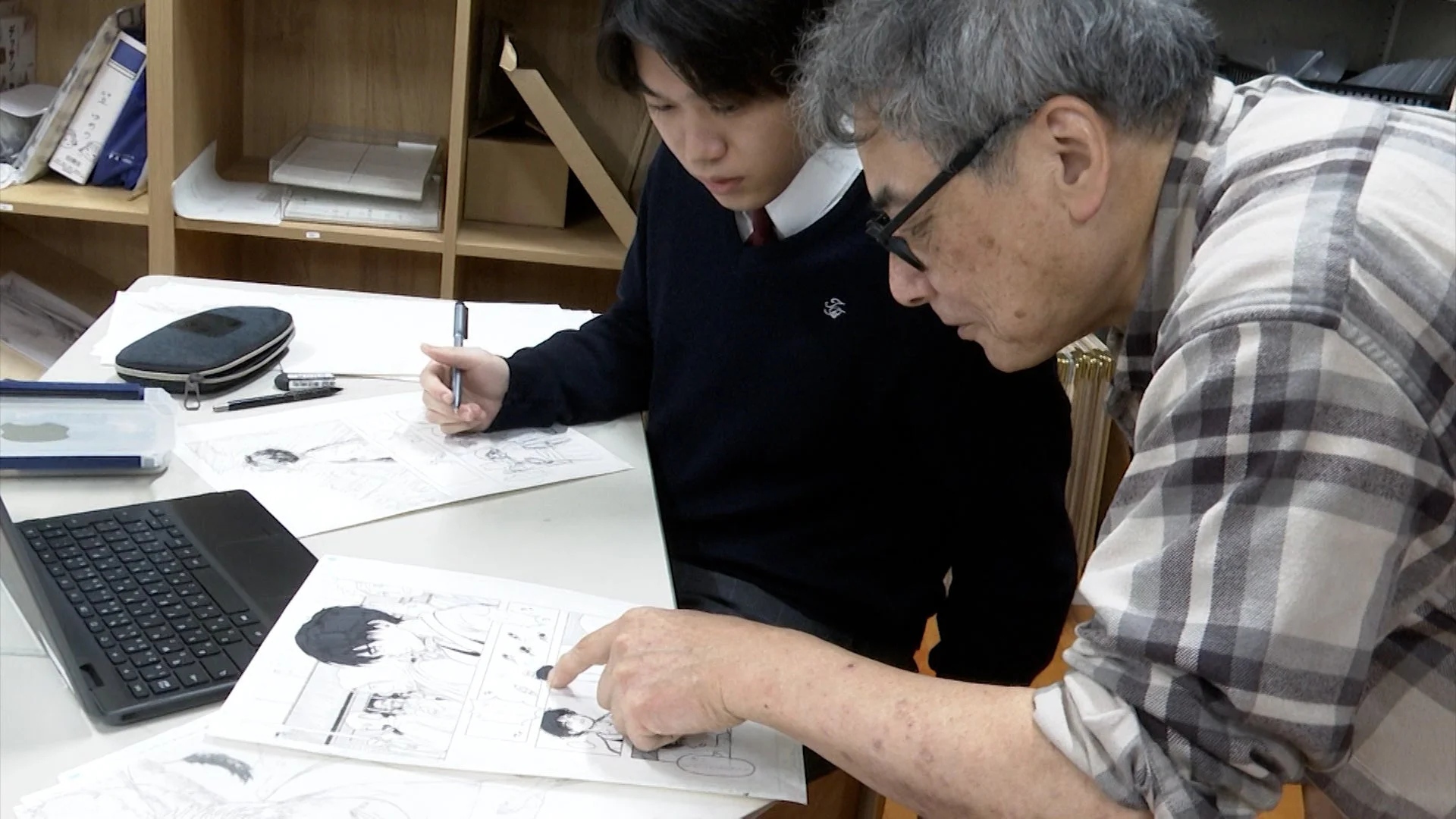 マンガ制作の指導風景