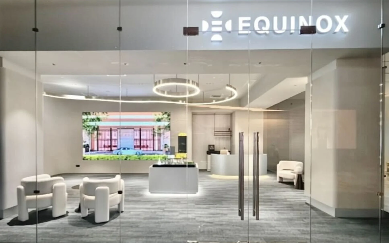 EQUINOXのエントランス