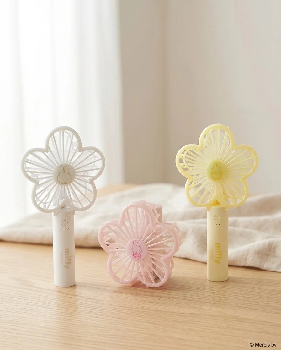 お花の形をしたハンディファン