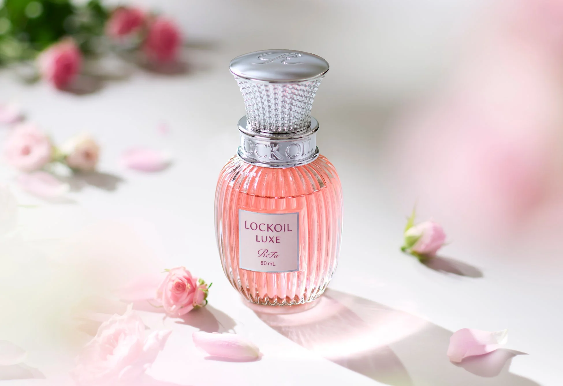 ReFa LOCK OIL LUXEとバラの花びら