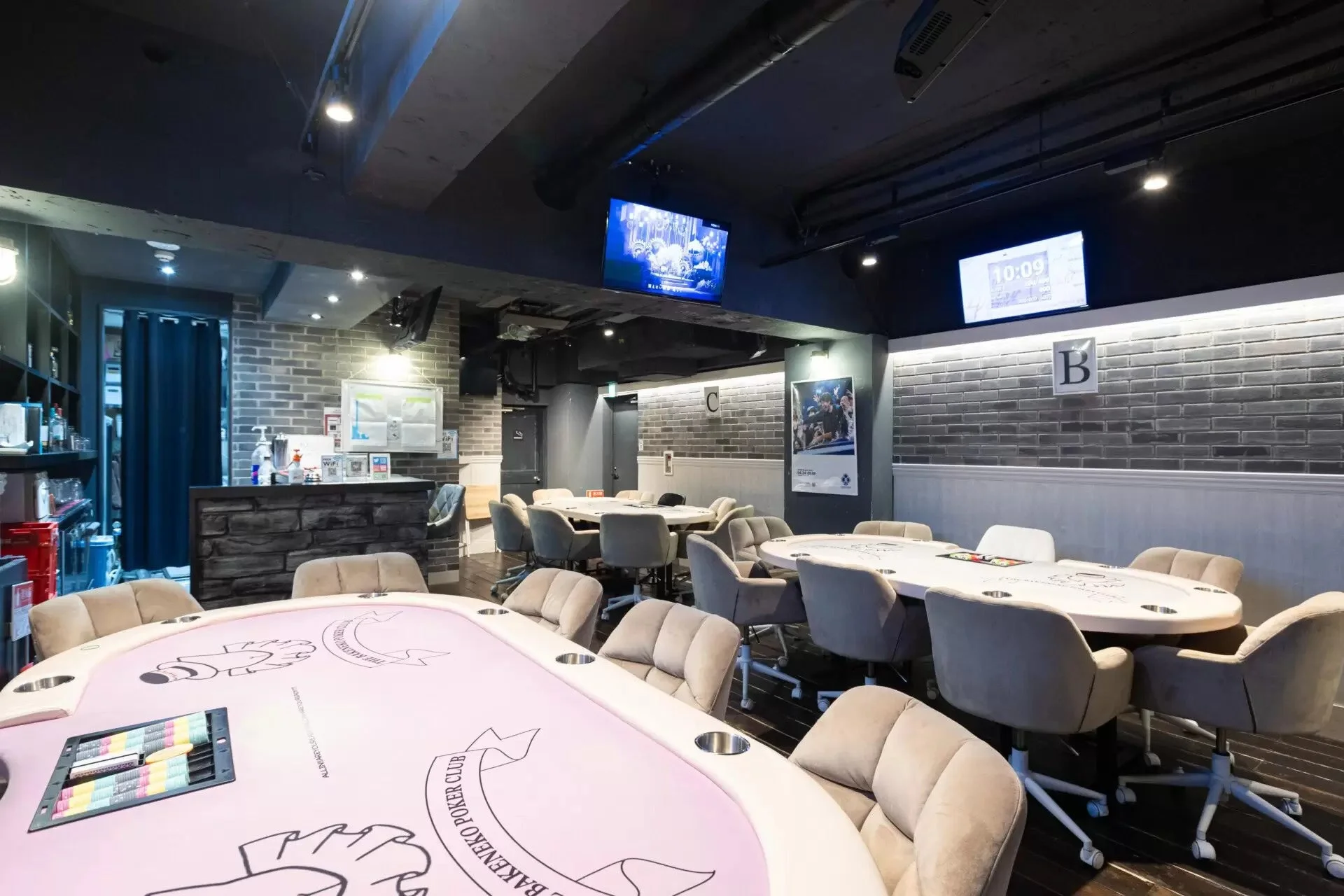 化猫ポーカー倶楽部の店内風景