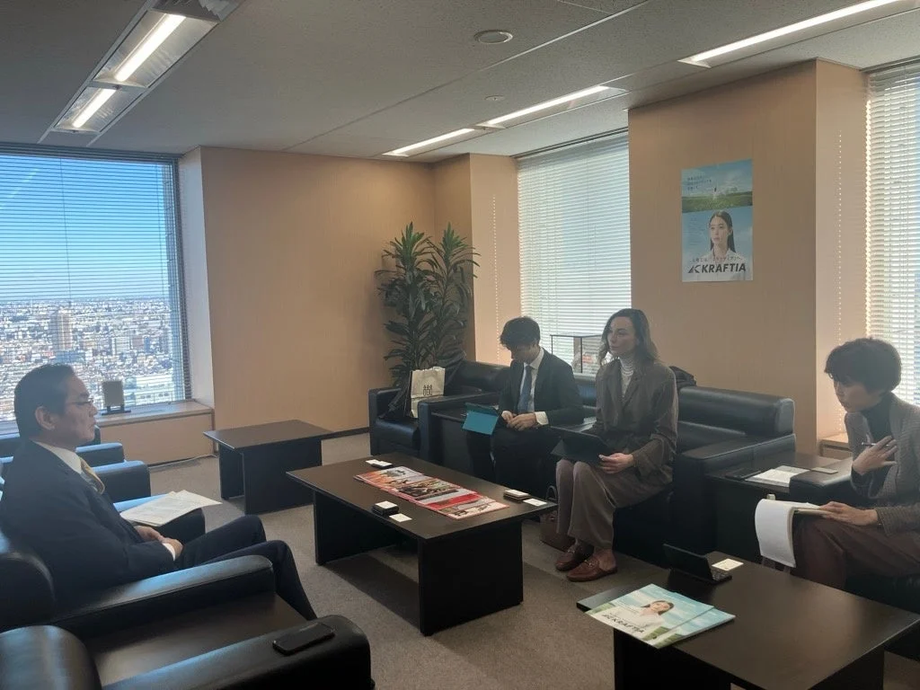 会議風景、KRAFTIAロゴ