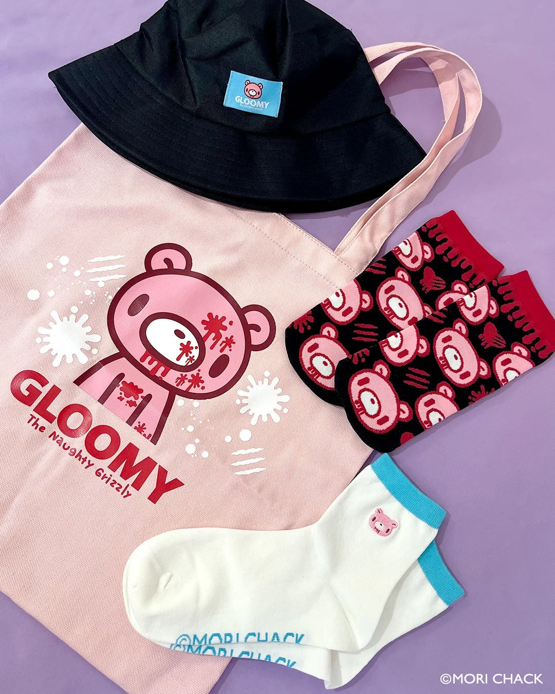 GLOOMYのトートバッグ、バケットハット、靴下