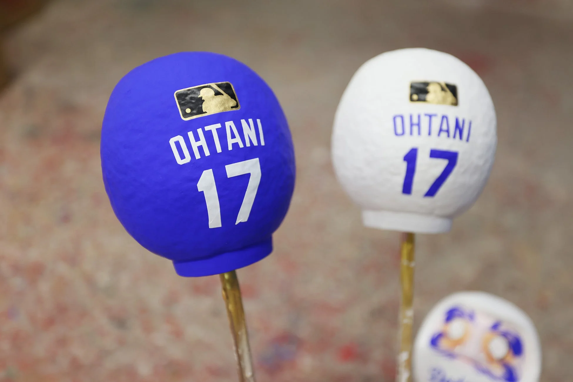 金のMLBロゴ
