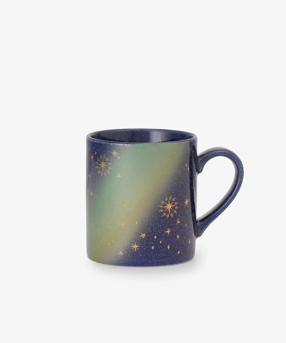 星やオーロラをモチーフにしたデザインのマグカップです。