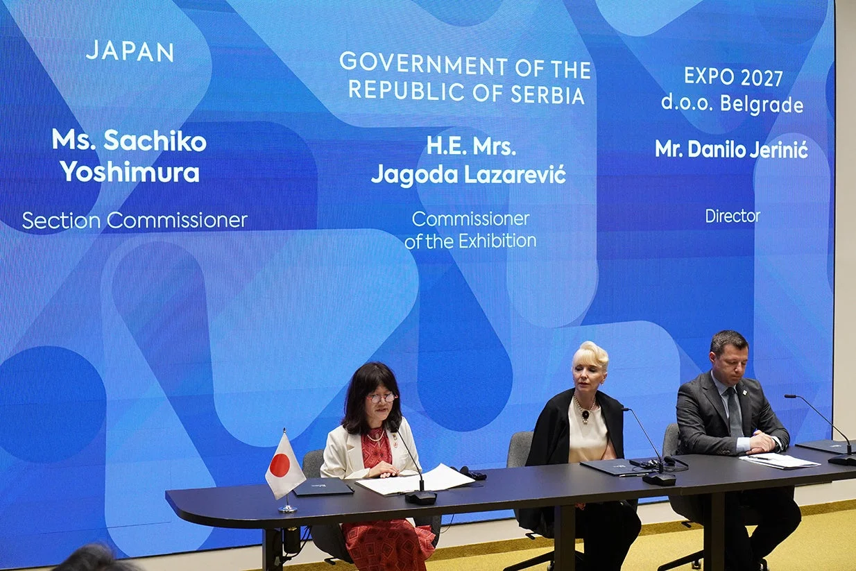 国際会議の壇上に座る吉村佐知子氏、ヤゴダ・ラザレビッチ氏、ダニロ・ジェリニッチ氏