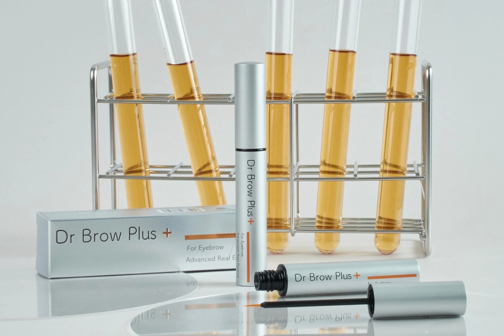 眉毛美容液「Dr Brow Plus +」
