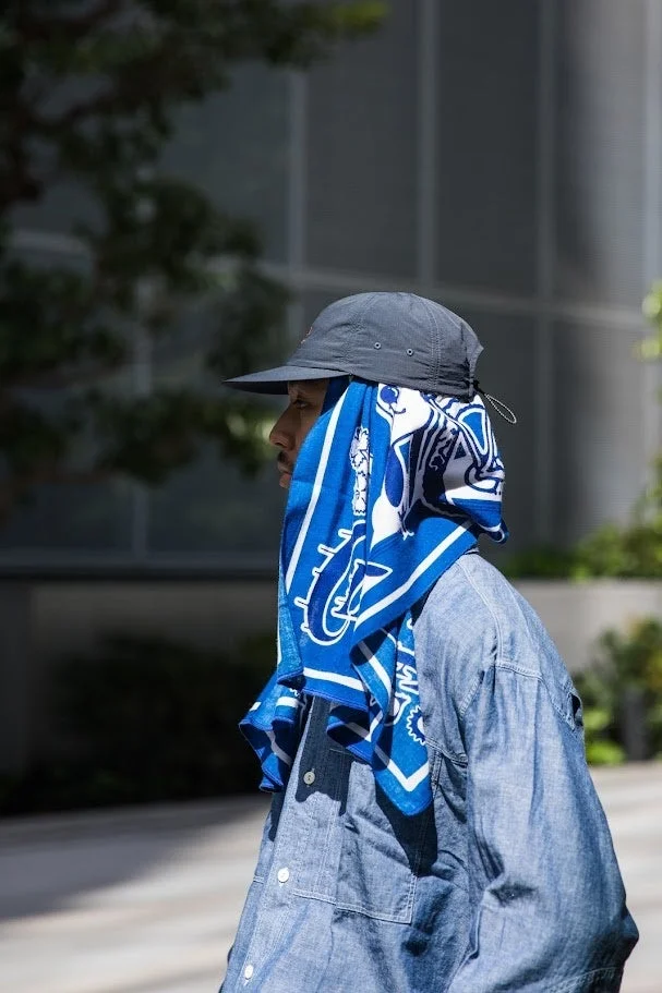 Circles Tokyo限定CHAORASてぬぐいを首に巻いた男性