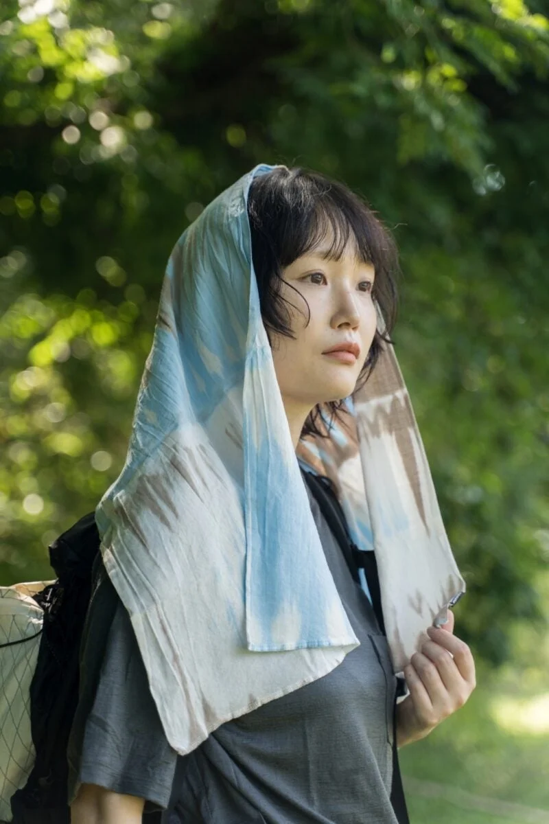 CHAORASてぬぐいを巻いた女性のポートレート
