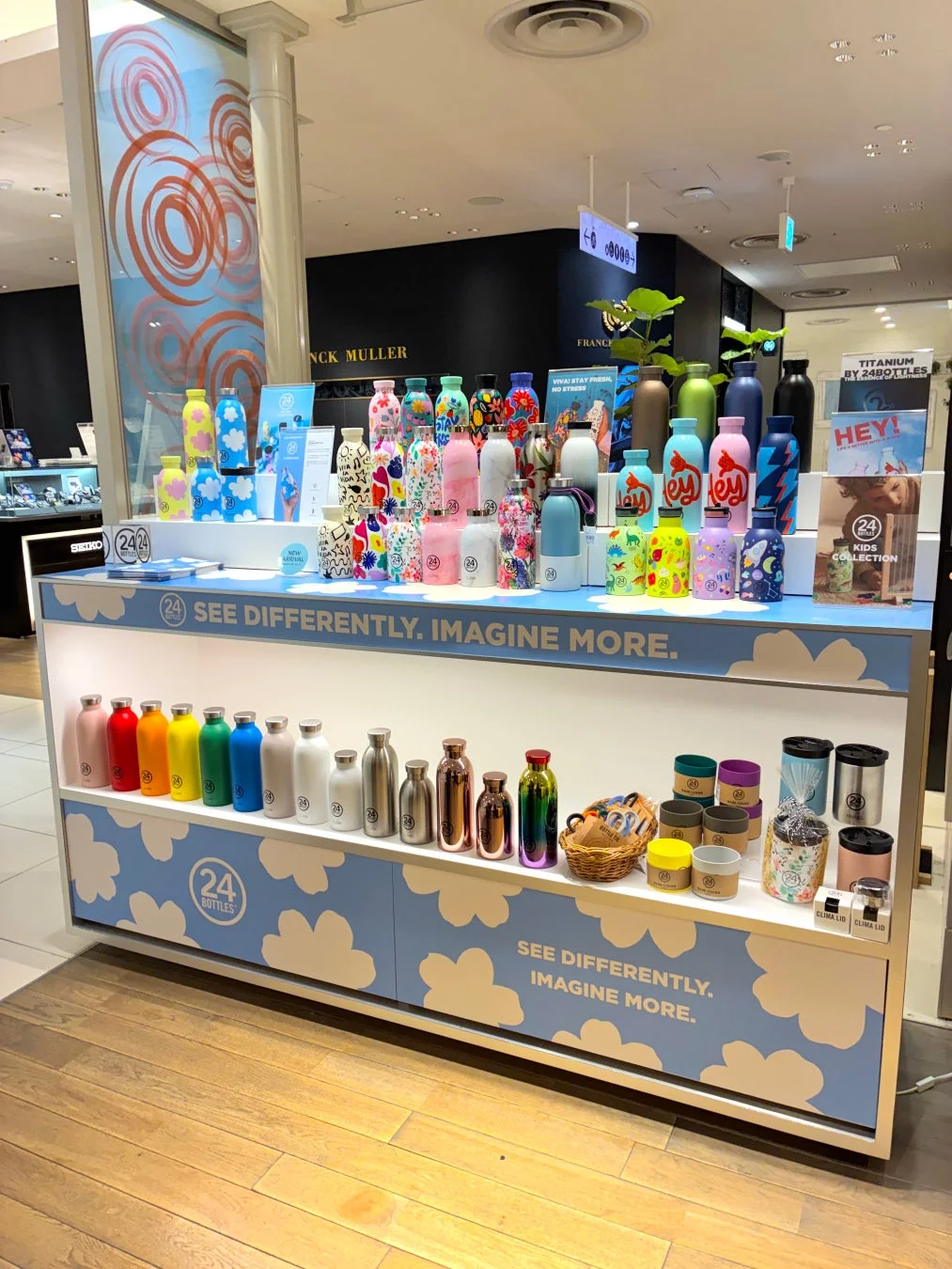 ワイ・ヨット ストア 渋谷の24Bottles商品ディスプレイ