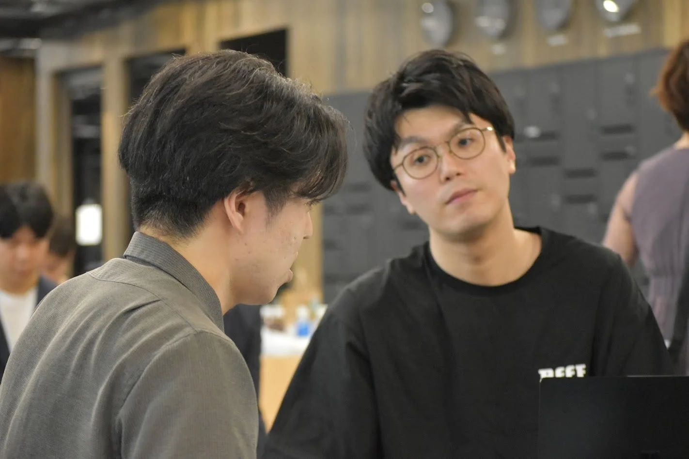 オフィスでの会話