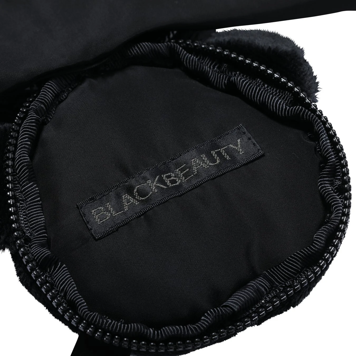 BLACKBEAUTYロゴのラベル