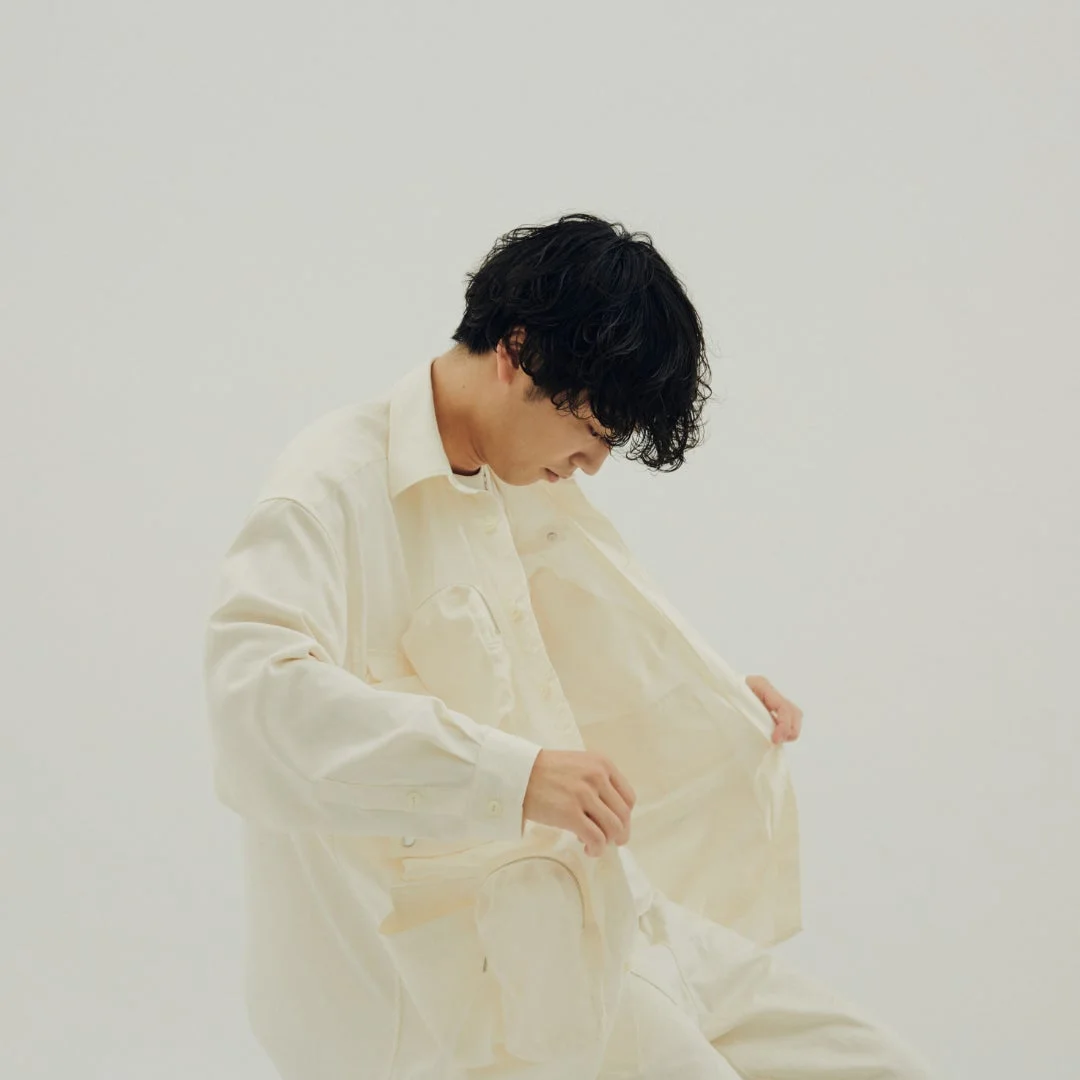 クリーム色のシャツを着たShun Izutani (Re.)さんのポートレート