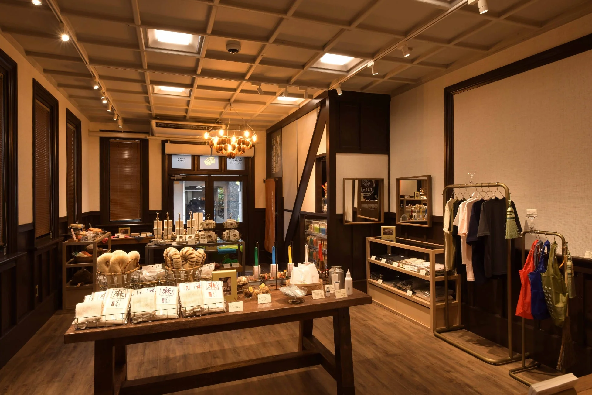 亀の子束子本店 店内商品陳列